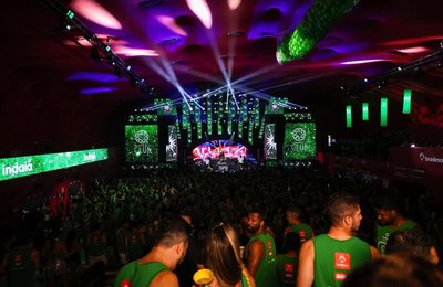 Quarta noite de carnaval no Camarote Club foi marcada pela mistura de axé e eletrônica