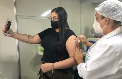 Prefeitura começa a vacinar adolescentes de 14 anos contra Covid-19 nesta quinta (9)
