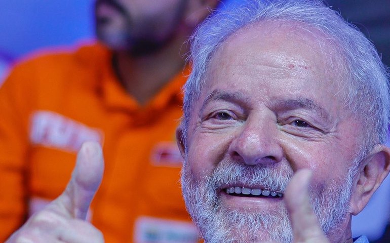 Lula defende moradia para pessoas de baixa renda: “Loucura é deixar um brasileiro dormir debaixo da ponte”