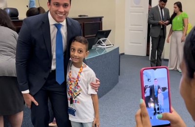 Deputado Leonam se destaca na defesa dos direitos dos autistas em Alagoas