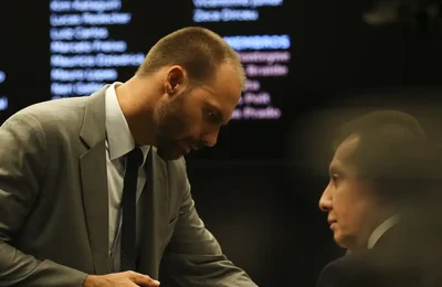 Moraes manda DPU assumir a defesa de Eduardo Bolsonaro no STF
