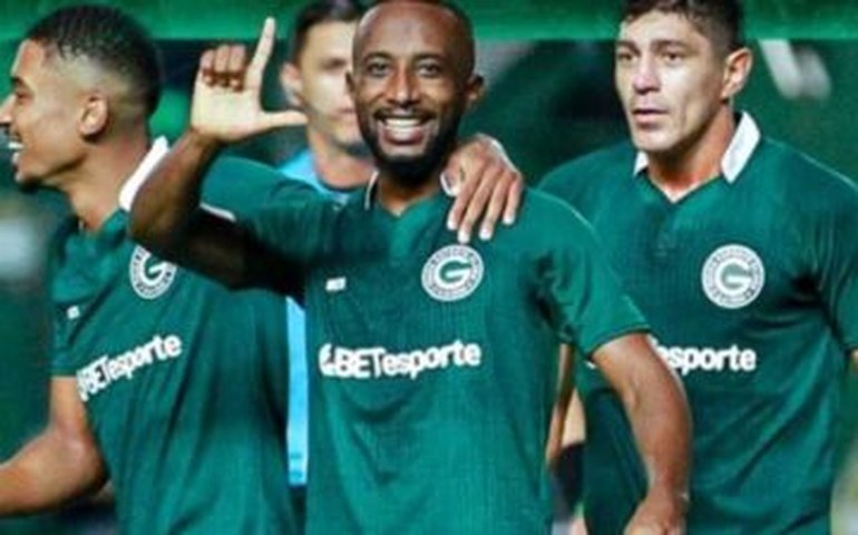 Goiás confirma favoritismo, vence o Ituano e dorme líder da Série B