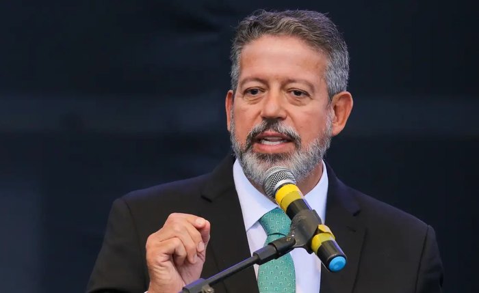 Arthur Lira: de olho na pressão crescente da sociedade e mobilização nas redes sociais