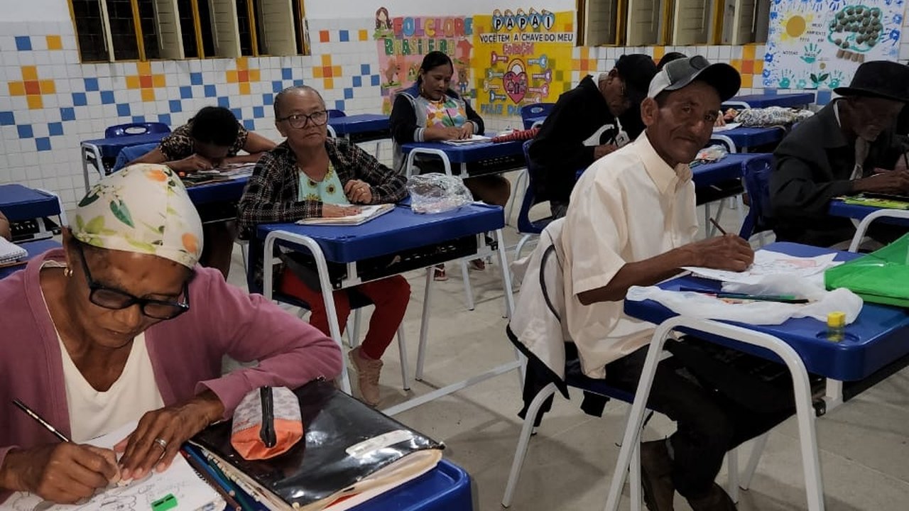 Alunos da EJA participam do Poesia em Movimento, no Planetário Municipal