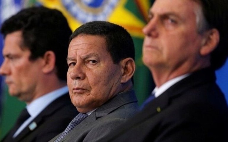 TSE começa a julgar nesta terça ações que pedem cassação de Bolsonaro e Mourão