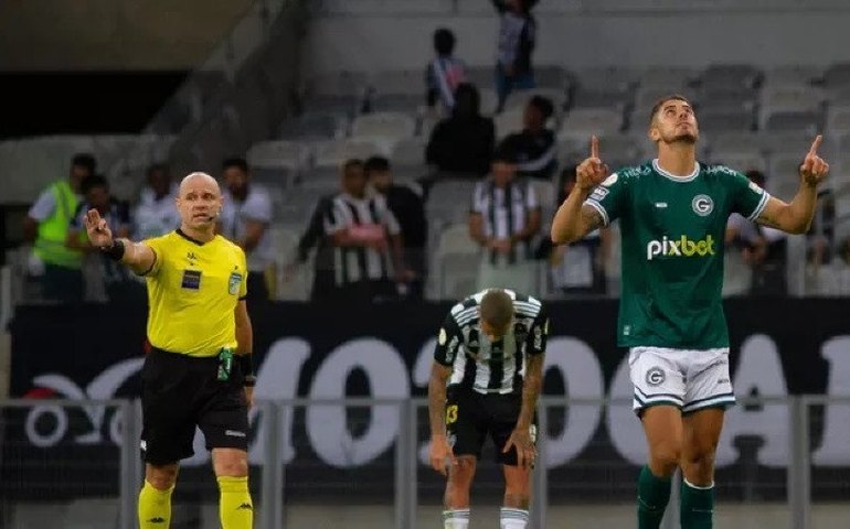Goiás vence no Mineirão e complica situação do Atlético-MG no Brasileirão