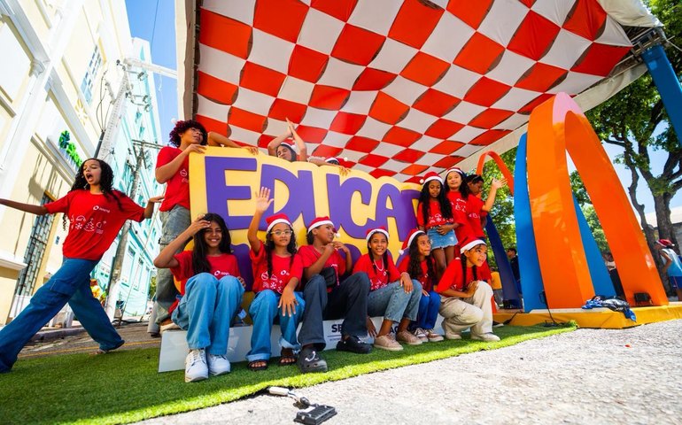 Abertura do Educar é Massa reúne cultura, palestras e exposição em Jaraguá