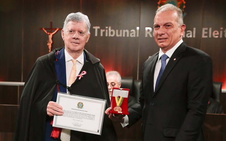 Des. Alcides Gusmão toma posse como presidente do TRE-AL