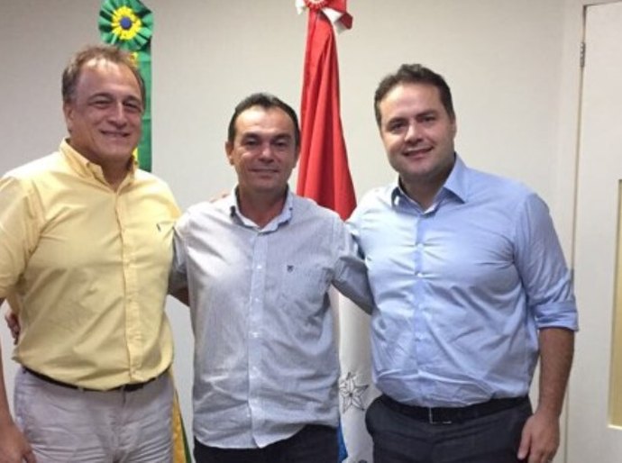 Prefeito Celino Rocha se reúne com governador e garante apoio para novos investimentos em Anadia
