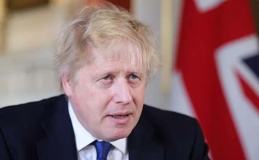 Pessoas que foram a festas de Boris Johnson no lockdown vão ser multadas