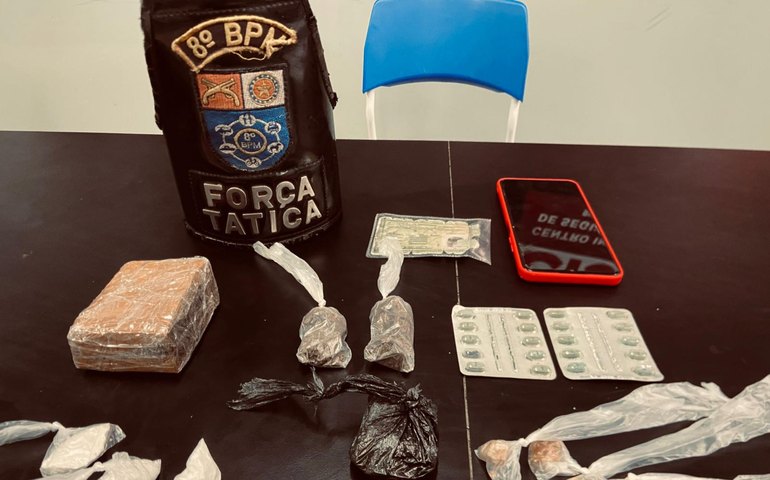 PM-AL cumpre mandados de busca e apreensão e prende dois suspeitos por tráfico de drogas em Rio Largo