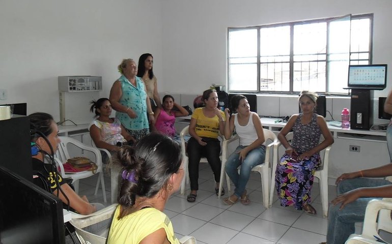 Assistência Social entrega material e farda escolar do projeto Pronatec em Canapi