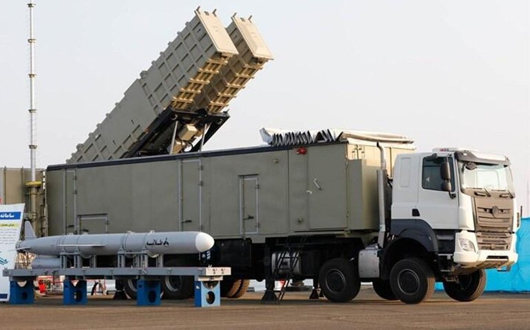 Irã demonstra força ao lançar novos mísseis em resposta a ataques