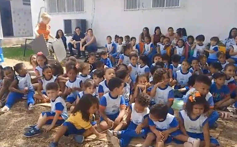 Parceria entre Semed e Sesc Alagoas leva atividades circenses e teatrais a centenas de crianças e estudantes