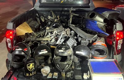 PM flagra desmanche de motocicletas em residência no Clima Bom