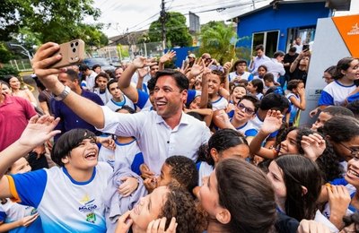 Prefeito Rodrigo Cunha entrega Escola Maceió Leitura com estrutura para 850 alunos