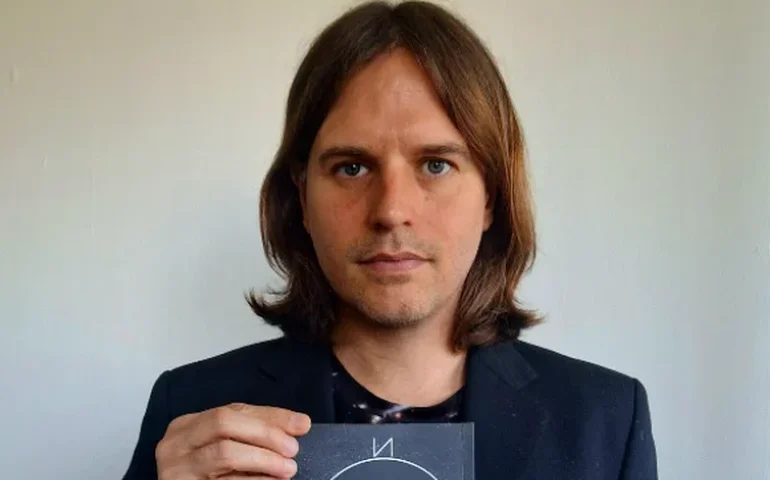 'Nonada': romance do escritor carioca Renato Amado explora a finitude e as relações de gênero em uma Terra plana e distópica