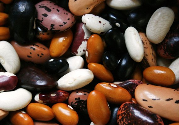 Governo manda recolher lotes de feijão impróprios para consumo