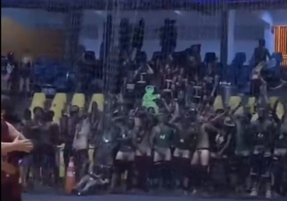 Alunos de Medicina fazem “punhetaço” em jogo de vôlei feminino