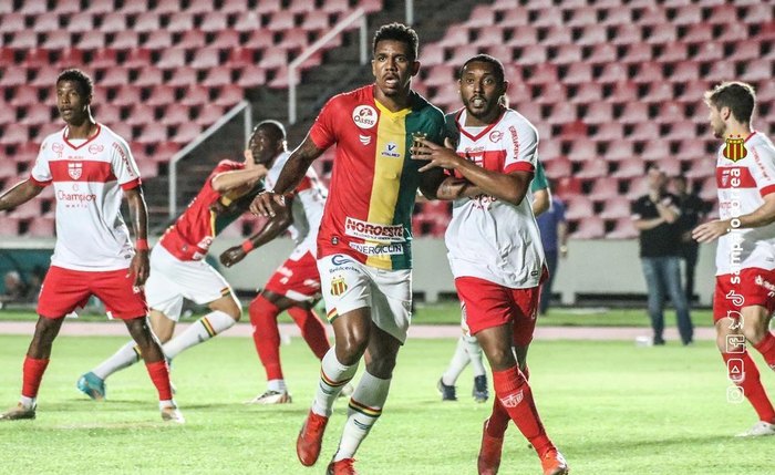 Partida entre CRB e Sampaio Corrêa pela 25ª rodada da Série B Partida entre CRB e Sampaio Corrêa pela 25ª rodada da Série B