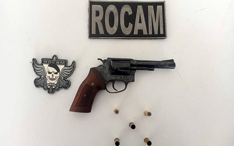 PM retira mais três armas de fogo e drogas de circulação em Alagoas