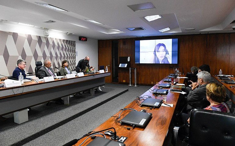 Violência na escola exige ação integrada entre Estado e sociedade, aponta debate