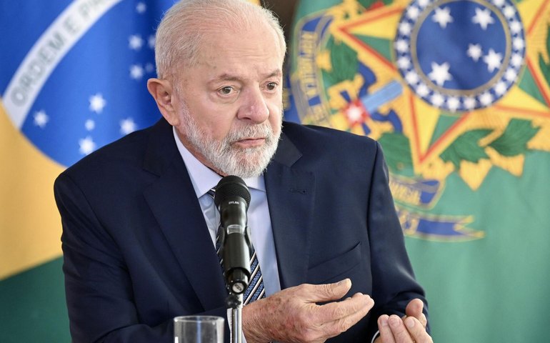 'Cena grotesca', diz Lula sobre bate-boca entre Trump e Zelensky