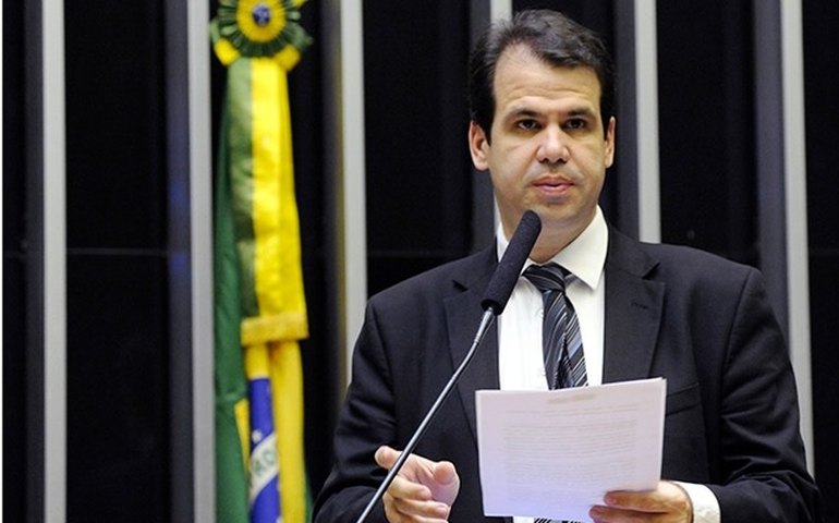 Presidente da CPI das Pirâmides pede condução coercitiva de Ronaldinho para Justiça Federal