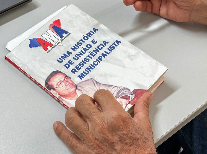Vice-governador é destaque em lançamento do livro “Uma História de União e Resistência Municipalista”