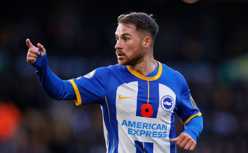 Mac Allister é recebido com salva de palmas pelo Brighton após conquista da Copa
