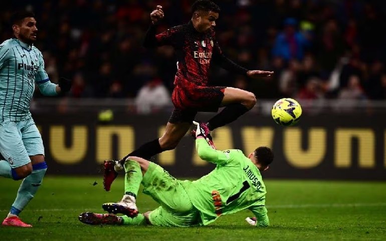 Junior Messias marca, Milan vence Atalanta e sobe para o 3º lugar do Italiano