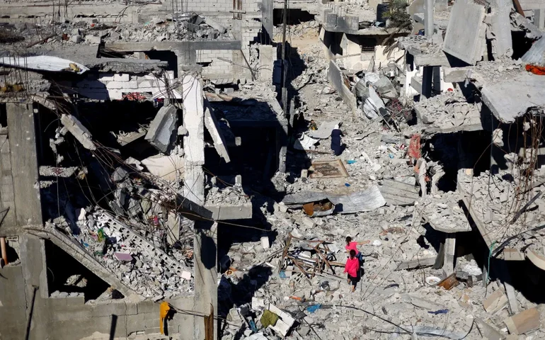 'Normalizamos o horror', diz funcionário da ONU após ataque a complexo escolar em Gaza; guerra completa oito meses