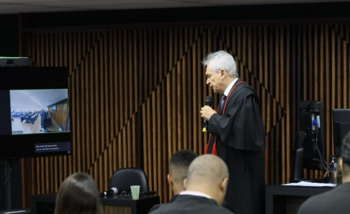 Promotor Vila Boas conversa virtualmente com a testemunha Promotor Vila Boas conversa virtualmente com a testemunha