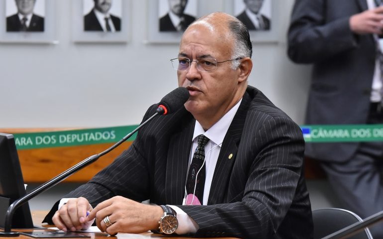 Comissão aprova projeto que cria selo Empresa Amiga da Família
