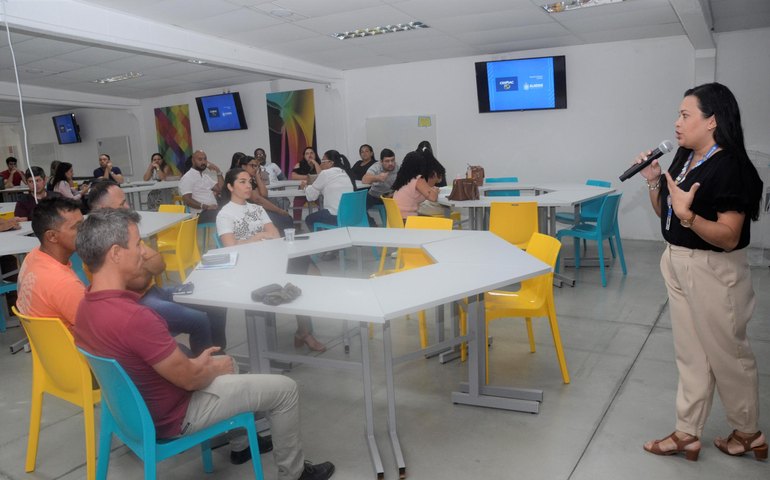 Coordenadores de vigilância e atenção primária são capacitados sobre manejo clínico da esquistossomose