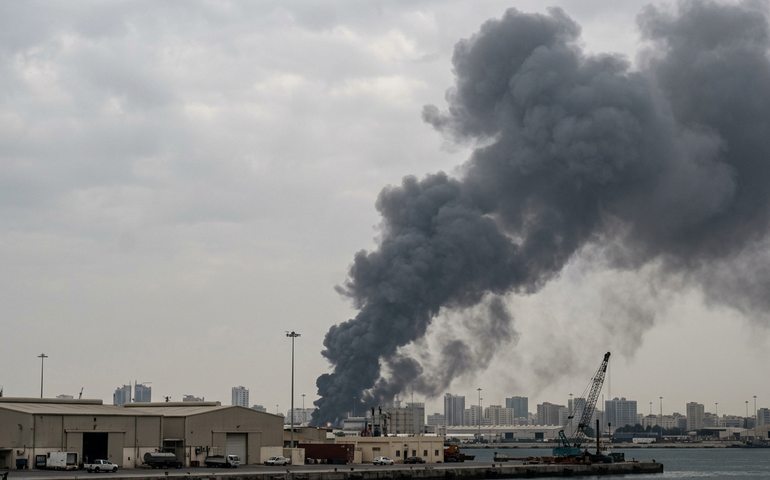 Bahrein sofre ataques aéreos e registra explosões em área militar