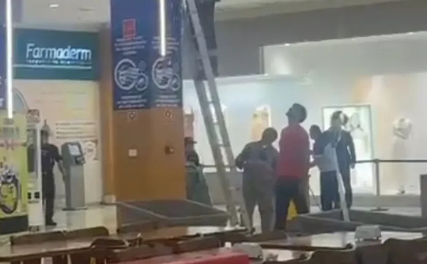 Parte do teto de shopping cede após vazamento na Cidade Universitária; não há feridos