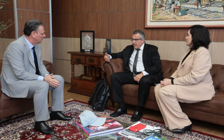 Ministro da Agricultura debate impactos da regulamentação da cannabis no sistema produtivo