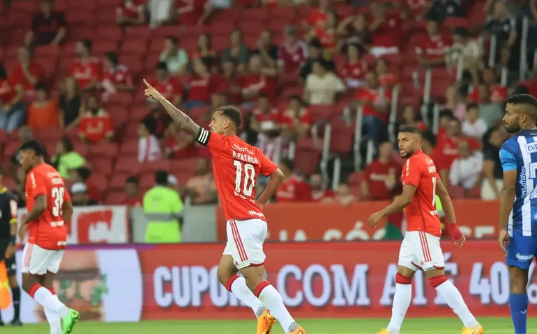 Valencia volta a perder pênalti, e jornal argentino relembra erro na Copa América