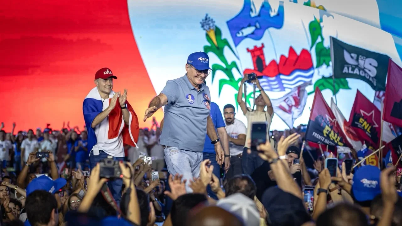 “Minha inspiração”, diz Renan Filho sobre Renan Calheiros em lançamento de campanha política