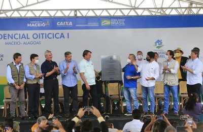 Bolsonaro inaugura residencial e viaduto da PRF em Maceió
