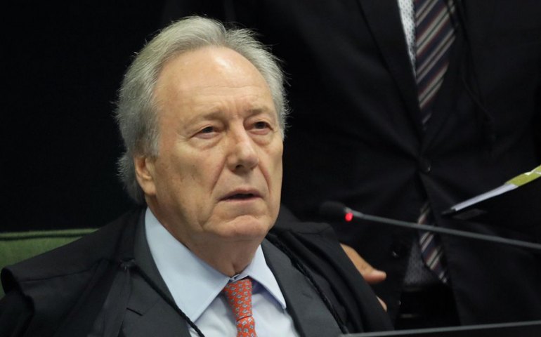 Rádios: Lewandowski rejeita notícia-crime contra Moraes por prevaricação