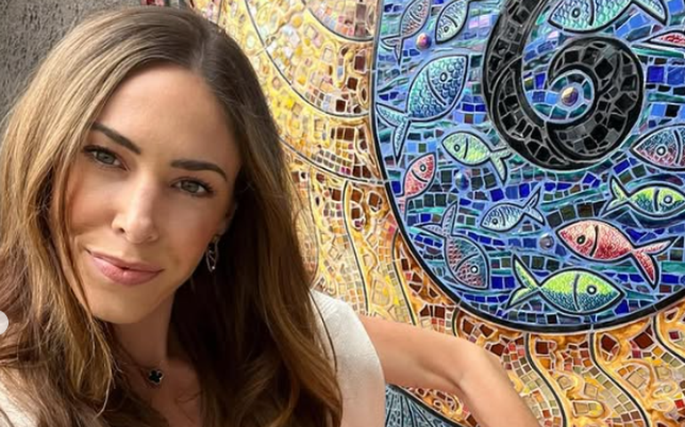 Atriz de 'American Pie' narra prisão após tentar visto nos EUA: 'Nunca vi algo tão desumano'