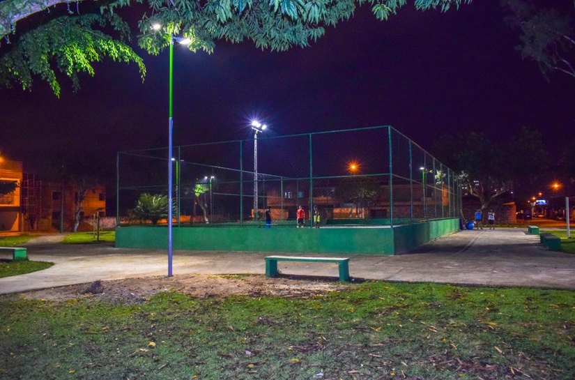 Prefeitura entrega revitalização de praça no Acauã na noite desta quarta-feira
