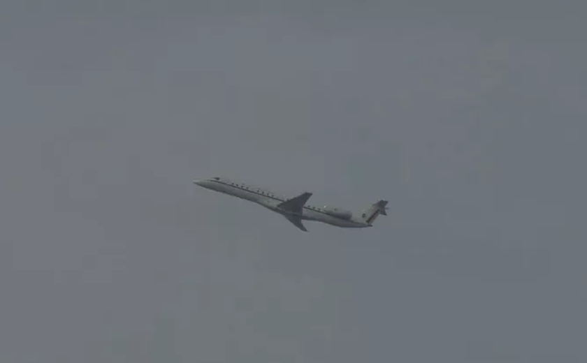 Avião que levava o presidente Jair Bolsonaro arremete no Aeroporto da Pampulha