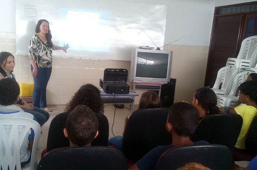 Creas alerta estudantes sobre prejuízos do trabalho infantil