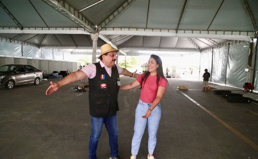 Gabriela e Gilberto Gonçalves vistoriam estrutura de show da cantora Sarah Farias em Rio Largo