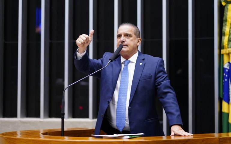 Onyx diz desconhecer dirigente investigado e defende filho que atuou para entidade