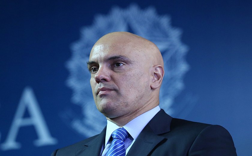 Alexandre contraria PGR e não arquiva inquérito que atinge Bolsonaro