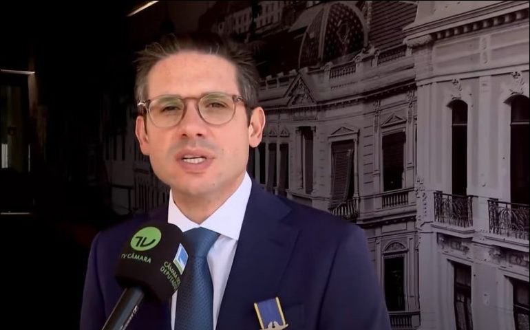 Motta retoma cadeira na Câmara: 'País deve estar em primeiro lugar e não projetos pessoais'